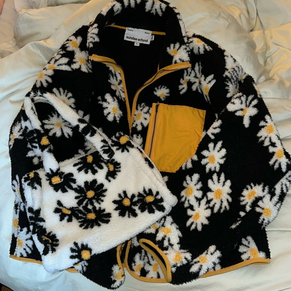 Sundae School fleece jacket daisy print size L w/purse